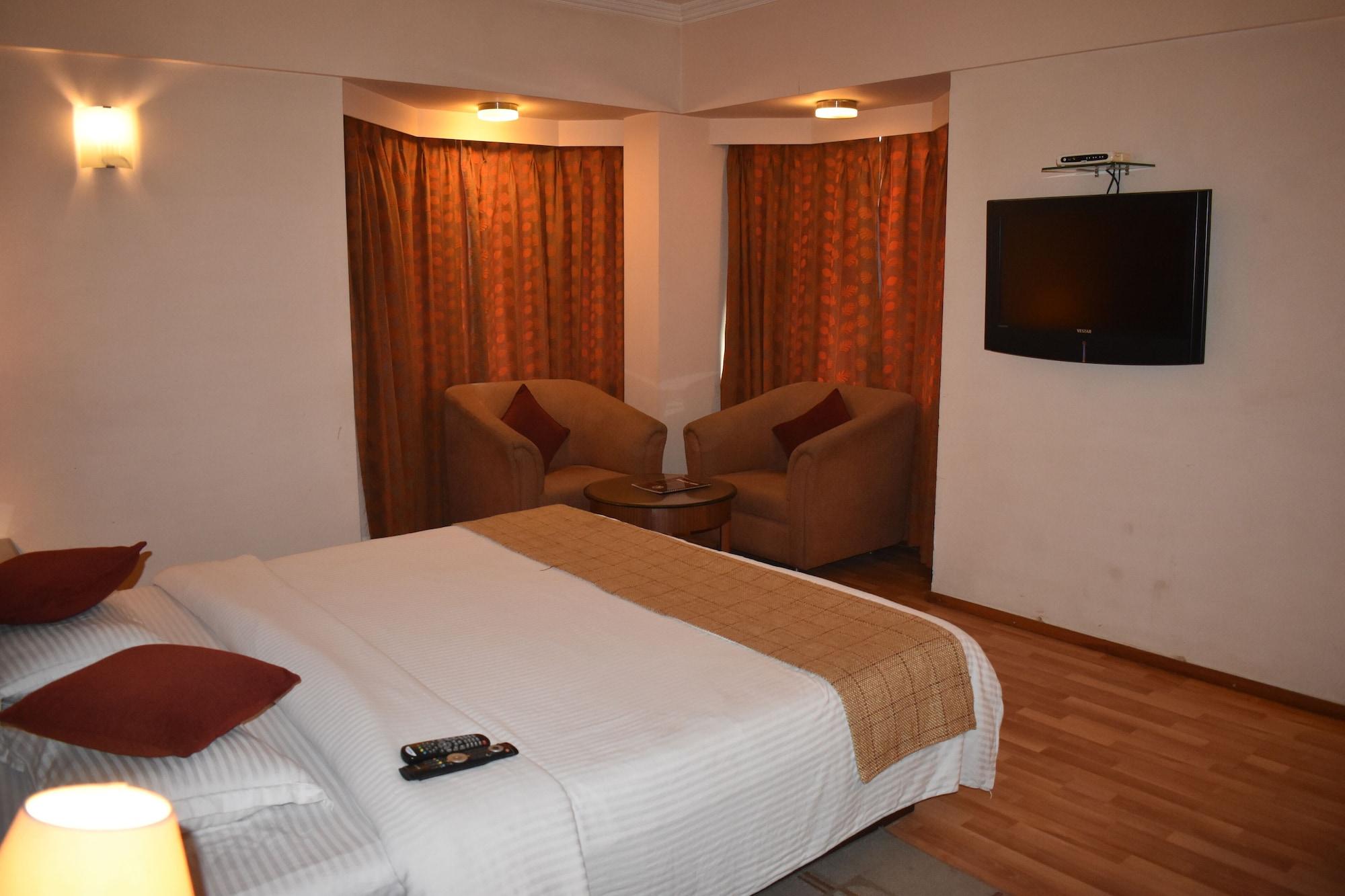 Hotel Royal Highness Ahmadabad Zewnętrze zdjęcie