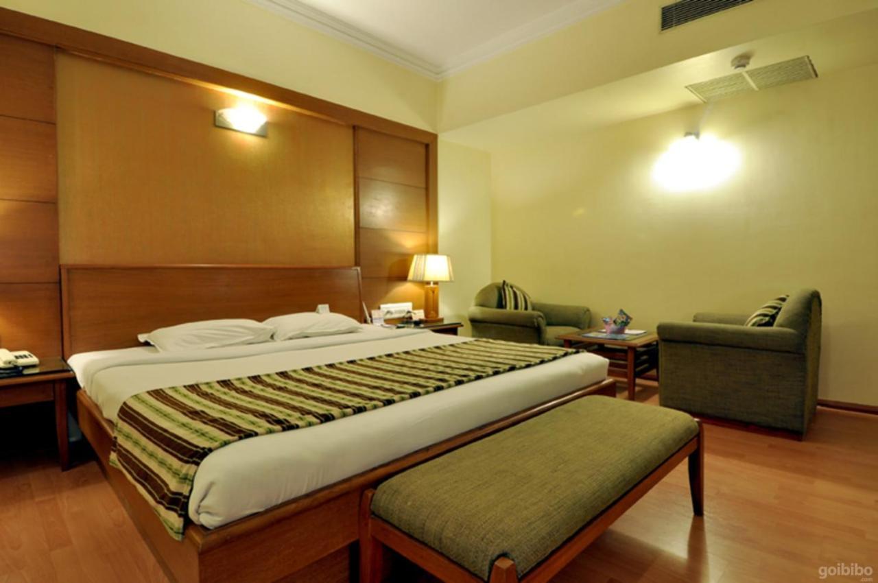Hotel Royal Highness Ahmadabad Zewnętrze zdjęcie